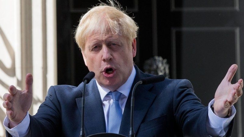 Джонсон признался, что "хотел сжевать свой галстук" из-за отсрочки Brexit.