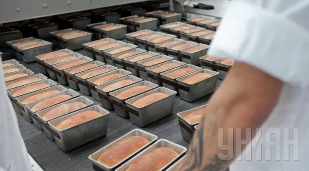 В столице Украины продолжают открывать киоски, где можно приобрести хлеб по фиксированным ценам.