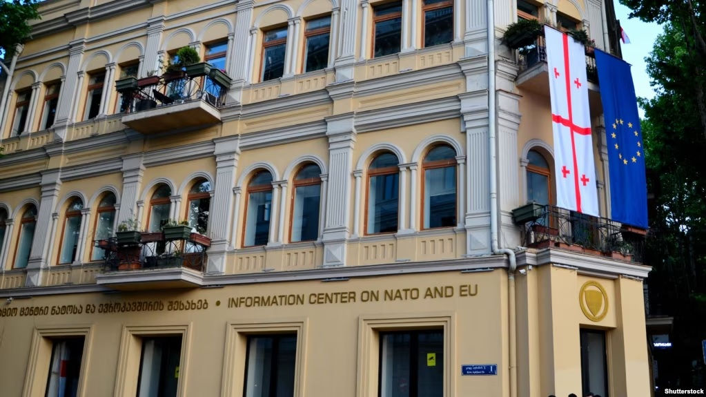 В Грузии закроют Информационный центр НАТО и ЕС.