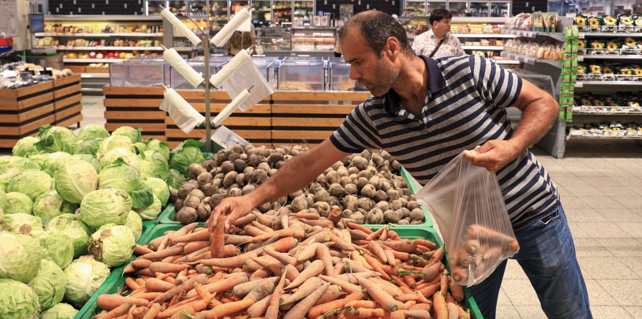 В Украине НДС на продукты могут снизить до 14% из-за подорожания горючего.