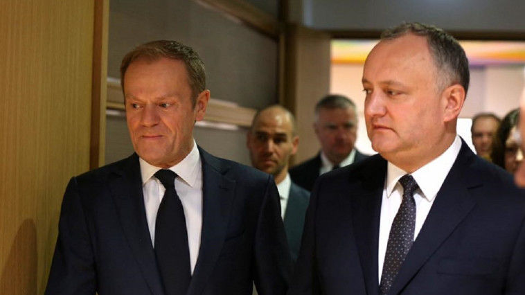 Acordul de Asociere dintre RM şi UE ar putea fi denunţat ca urmare a unui eventual referendum. Foto: Facebook/Igor Dodon