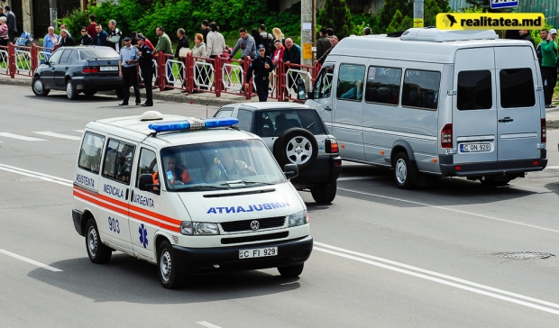 În prezent, victima se află sub supravegherea medicilor traumatologi ai Centrului Republican de combustie din municipiul Chişinău.