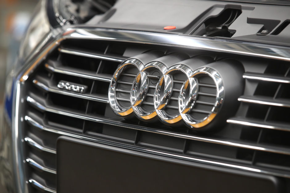 Audi разрабатывает технологию защиты школьников на дороге.