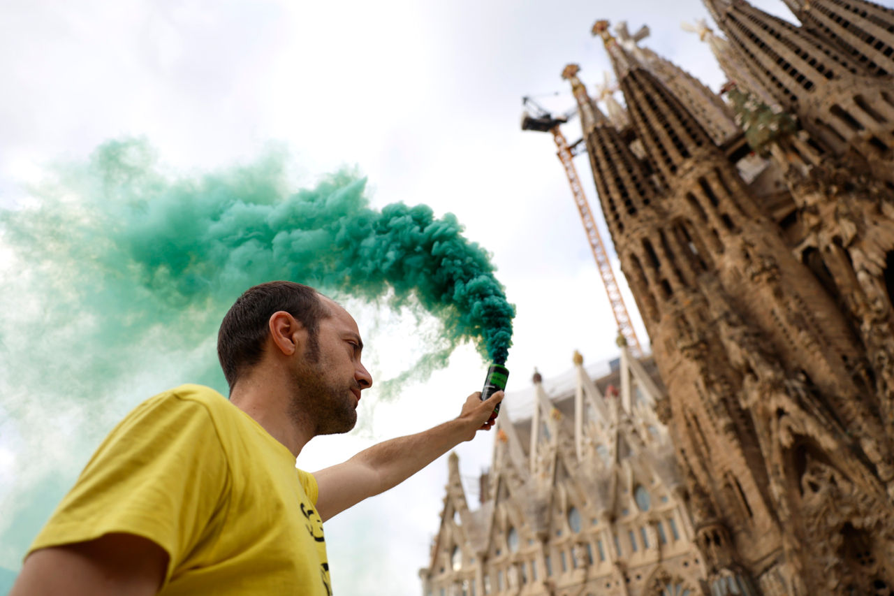 Profesorii au blocat intrarea în templul Sagrada Familia în timpul grevei din Barcelona.