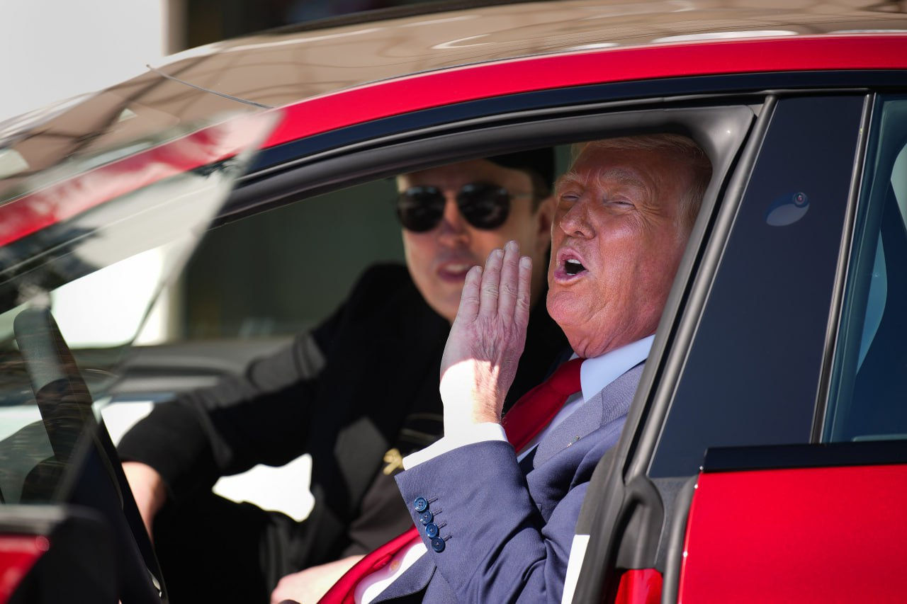 Donald Trump a declarat război oponenților companiei Tesla.