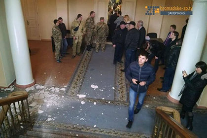 Последствия обрушения потолка в Запорожском горсовете.