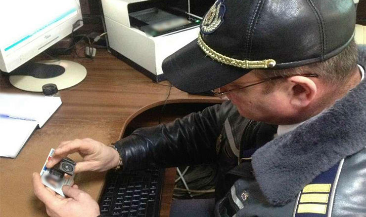 Молдаванин планировал использовать поддельный документ в Шенгенской зоне для поиска места работы. Фото: politiadefrontiera.ro.