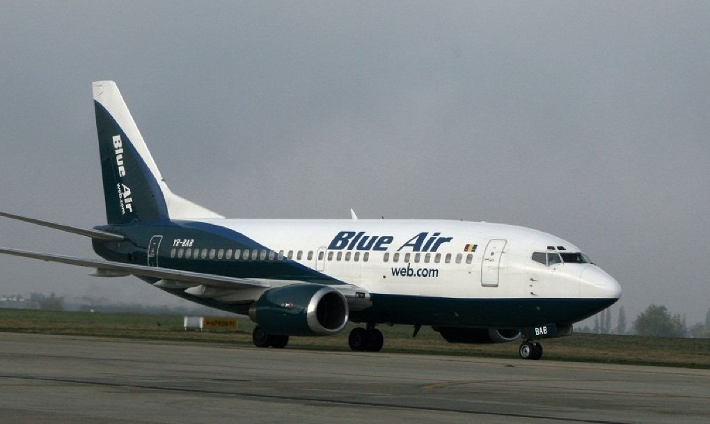 Aterizare de urgență a unei nave Blue Air. A decolat din România