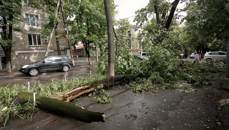 Ploile abundente din ultimele două săptămâni au făcut prăpăd pe străzile Capitalei.