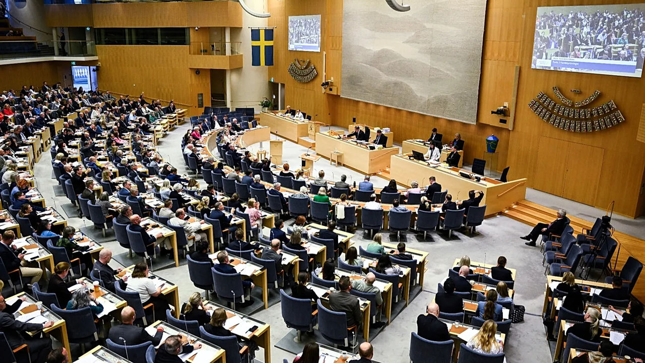 Шведский парламент снижает возраст уголовной ответственности до 14 лет.