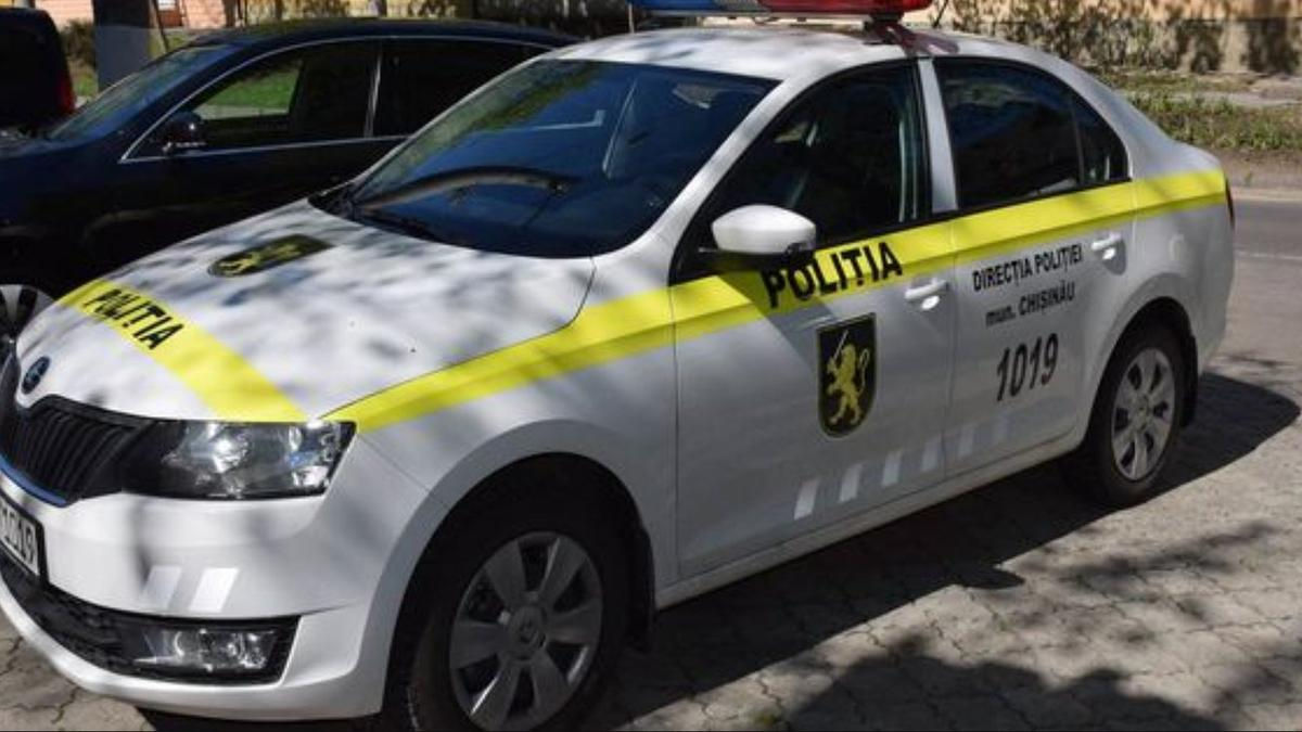 Un bărbat beat a amenințat un polițist cu cuțitul în Chișinău.
