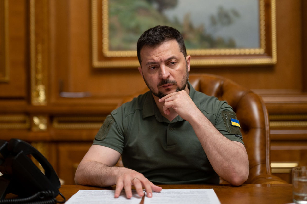 Зеленский отреагировал на удар по Николаеву и показал его последствия.