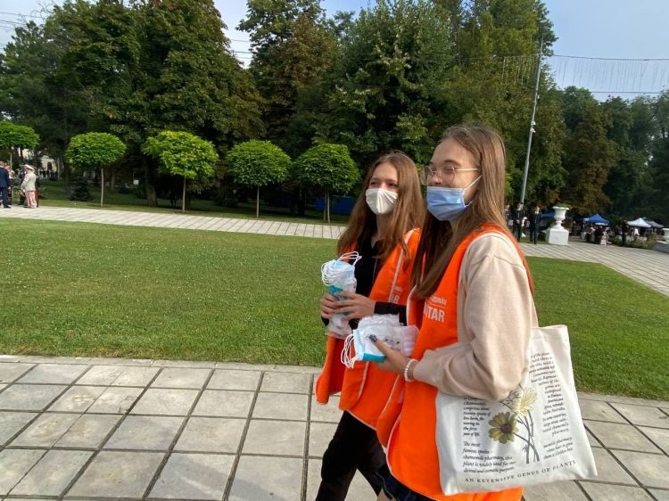 Примэрия организовала раздачу масок в центре Кишинева в День независимости.