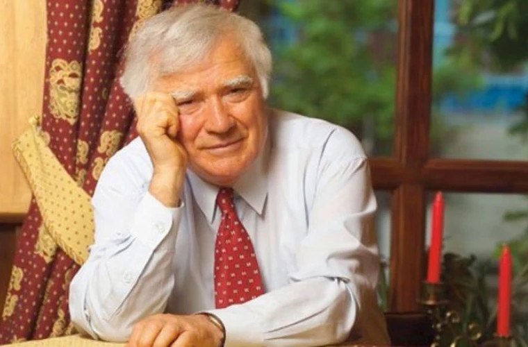 Знаменитый писатель Спиридон Вангели отмечает 90-летие.