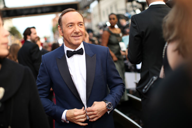 Actorul Kevin Spacey anunțat în mod public că este homosexual.