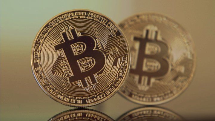 Record istoric: Bitcoin a trecut pragul de 10.000 de dolari