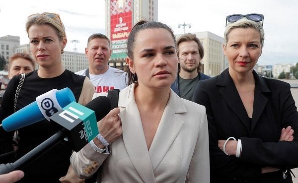 Тихановская поддержала Колесникову, которая порвала свой паспорт на границе.