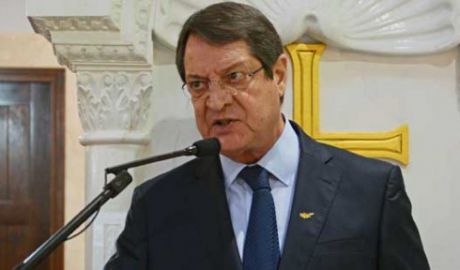 Preşedintele cipriot Nikos Anastasiadis a anunţat disponibilitatea de a găzdui două baze militare ruseşti, una de aviaţie şi alta navală, scrie paginaderusia.ro.