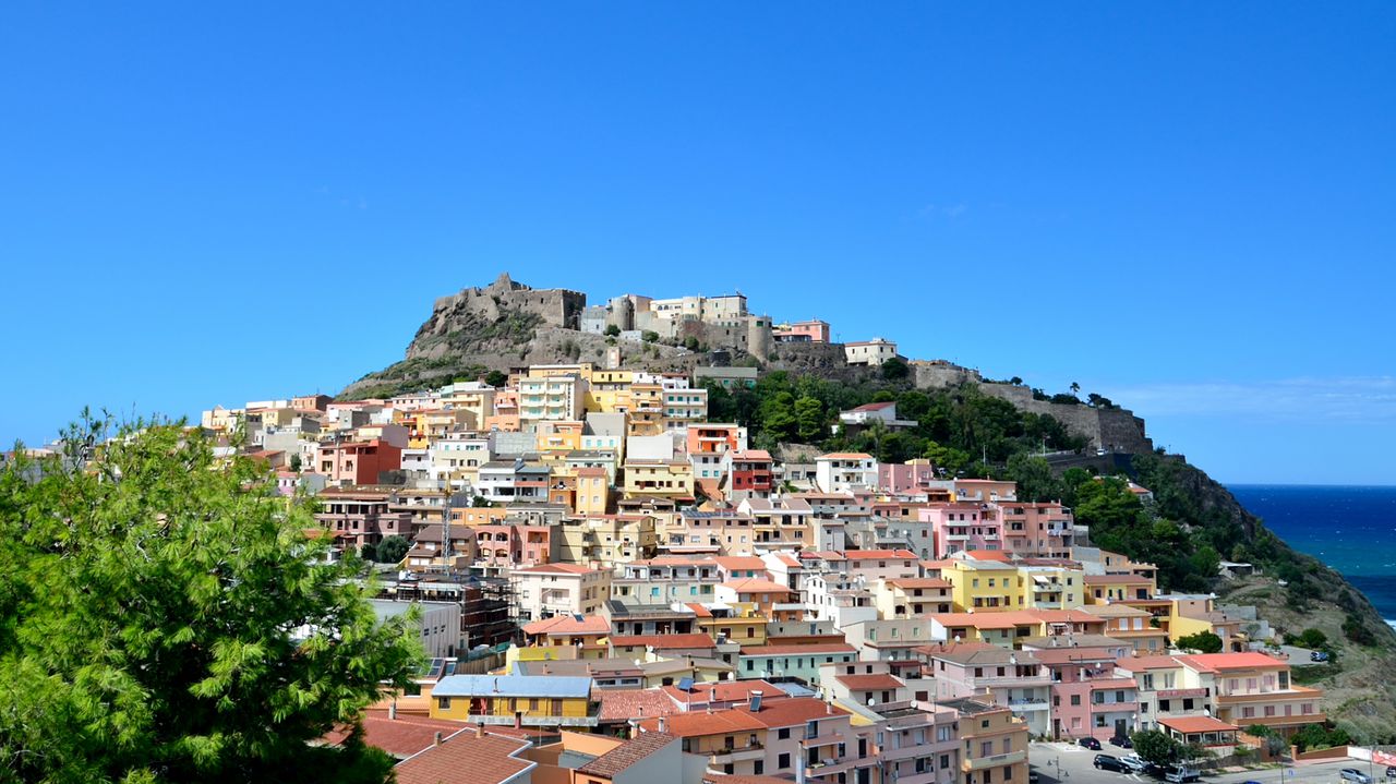 În urmă cu un deceniu, oamenii de ştiinţă au argumentat că moştenirea genetică a locuitorilor din Sardinia este motivul longevităţii acestora.