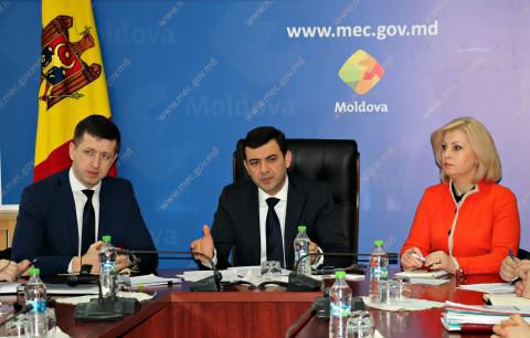 Dialog cu antreprenorii pentru dezvoltarea unui mediu de afaceri favorabil şi atractiv.