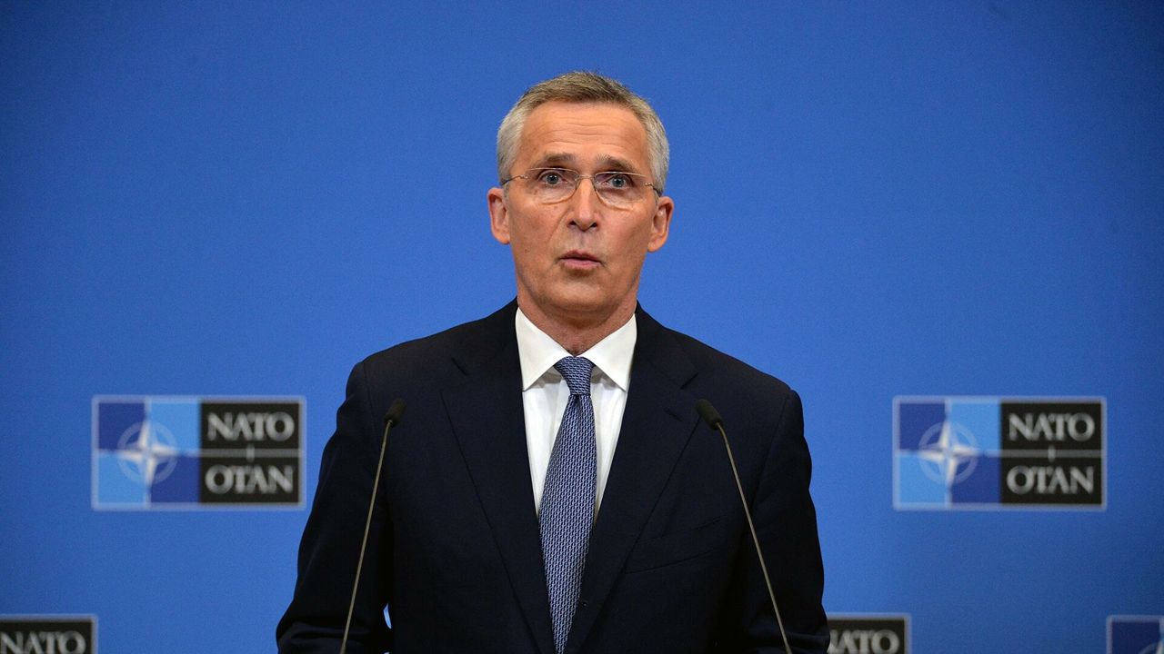 Крупные страны НАТО попросили Столтенберга не покидать пост генсека.