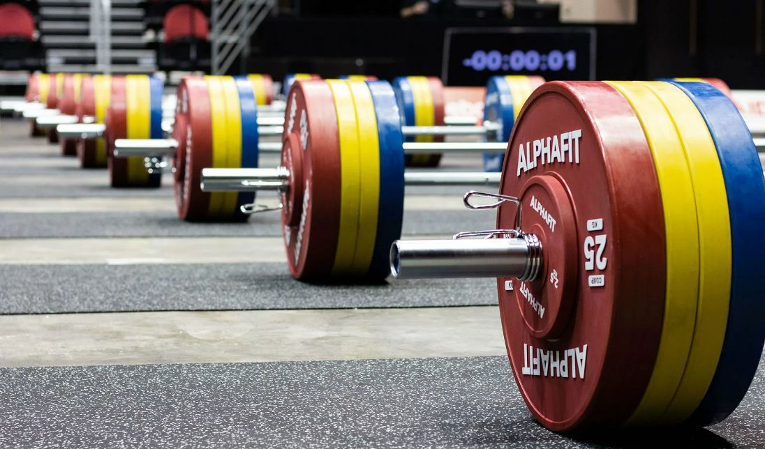 В Молдове впервые проходит чемпионат по тяжелой атлетике.