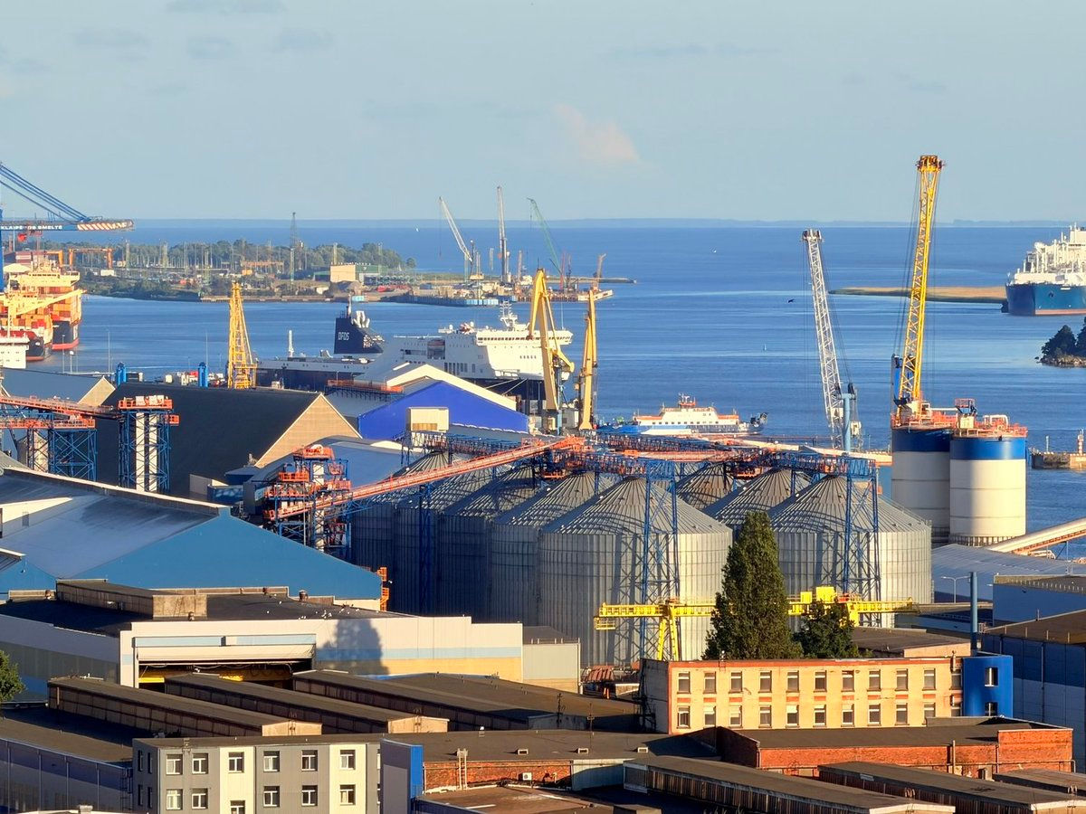 Украина рассматривает возможность экспорта зерна через порты стран Балтии.
