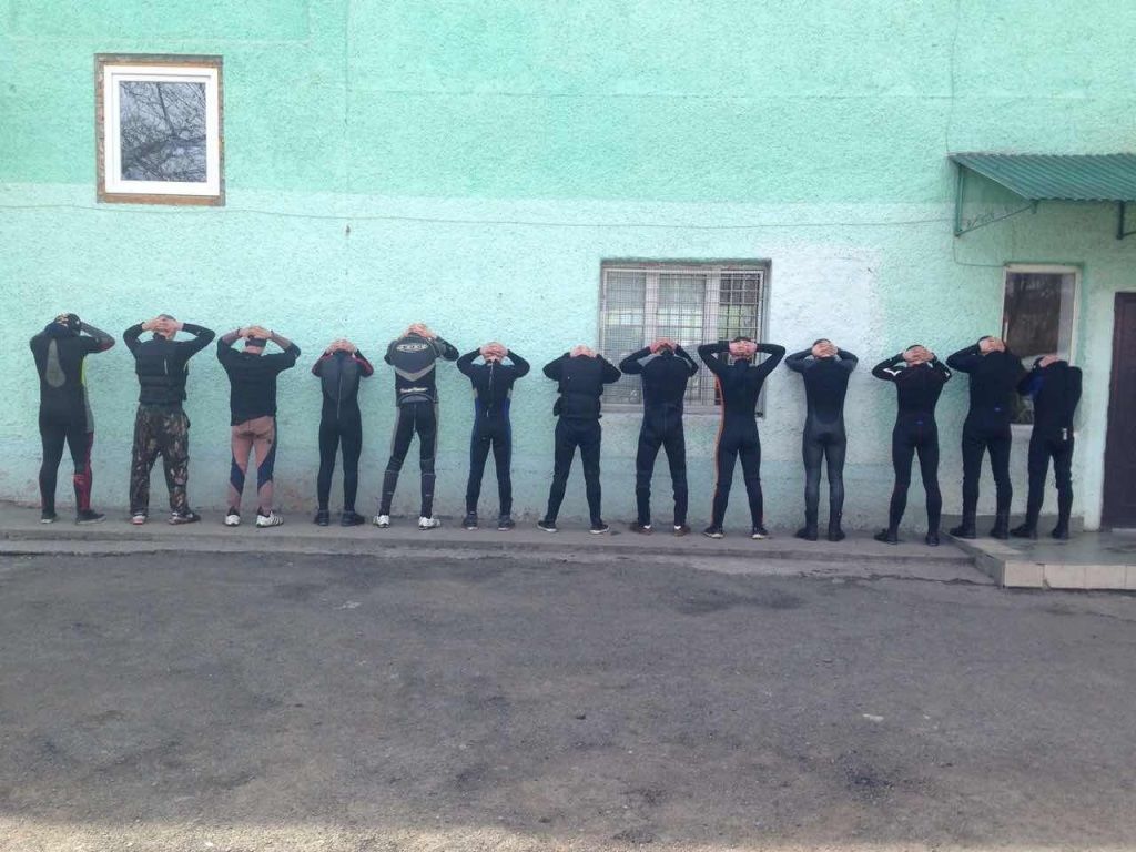 14 ныряльщиков-контрабандистов. Фото: Госпогранслужба Украины