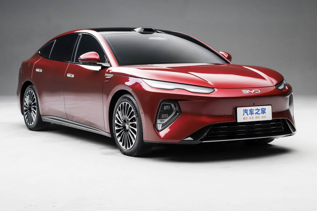 Флагманский «тюлень» BYD Seal 08 рассекречен в Китае.