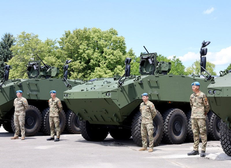 Молдова получила первые пять бронетранспортёров Piranha 5 от Германии.