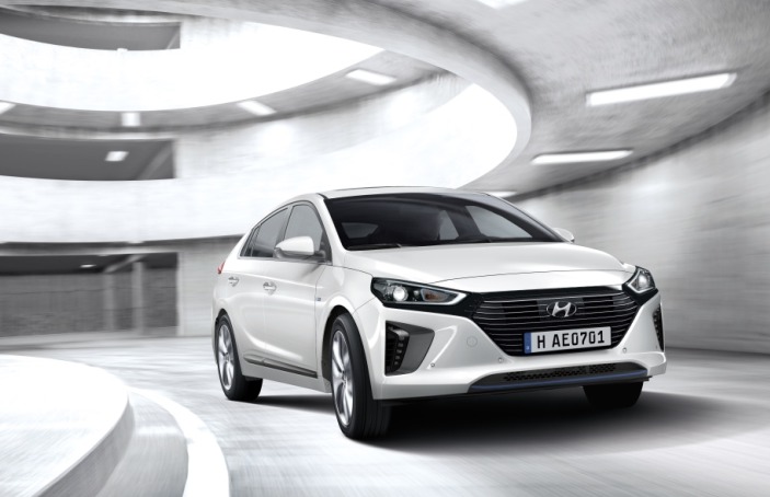 Отмечается, что Hyundai Ioniq также был признан самым экологичным автомобилем.