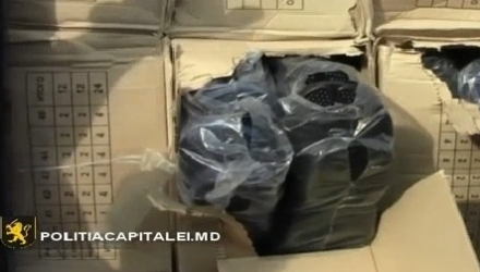 Транспортное средство, набитое контрафактным товаром, конфисковано.