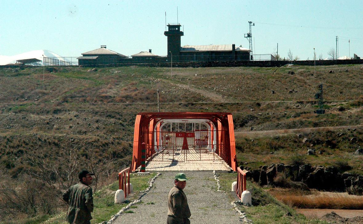 Grănicerii ruși vor opri controlul frontierei dintre Armenia și Iran.