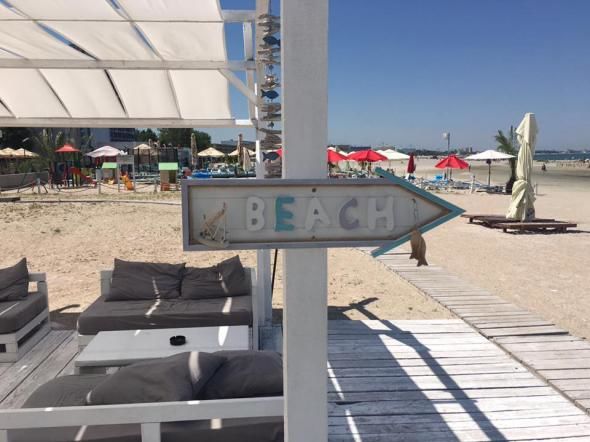 Plaja Pupa Beach, destinată persoanelor cu deficiențe motrice, va oferi acces facil pe nisip pentru cei aflați în scaune rulante.