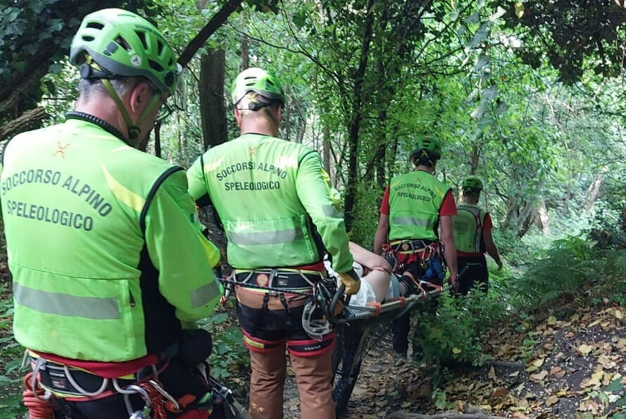 O turistă din Moldova, evacuată cu elicopterul în Italia după ce a suferit o accidentare în munți.