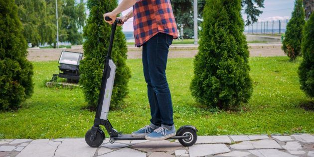 Молдаване пересаживаются с общественного транспорта на электросамокаты.