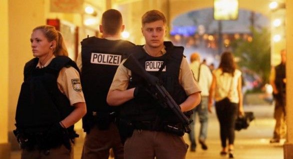 Doi suspecți au fost reperați de polițiști, iar unu a fugit.