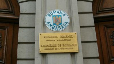 Румынский дипломат со скандалом уволен из французского посольства.