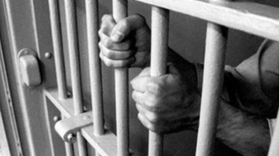Un bărbat de 29 de ani îşi va petrece următorii nouă ani după gratii, pentru că şi-a procurat maşină pe banii şefului.