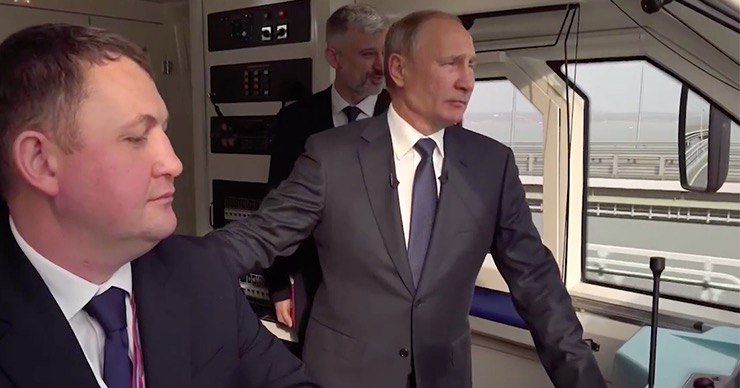 Президент России Владимир Путин дал оценку движению поезда по Крымскому мосту. 