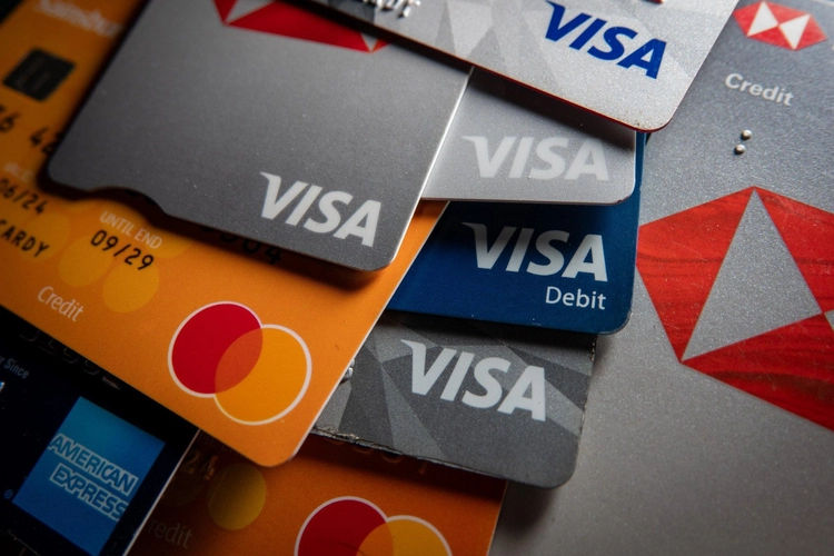 Visa уволит около 2600 сотрудников в том числе по причине внедрения ИИ.
