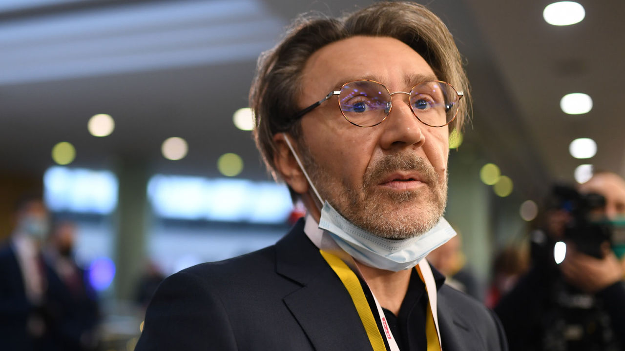 Шнуров написал стихотворение на смерть Мамонова, упомянув МакSим.