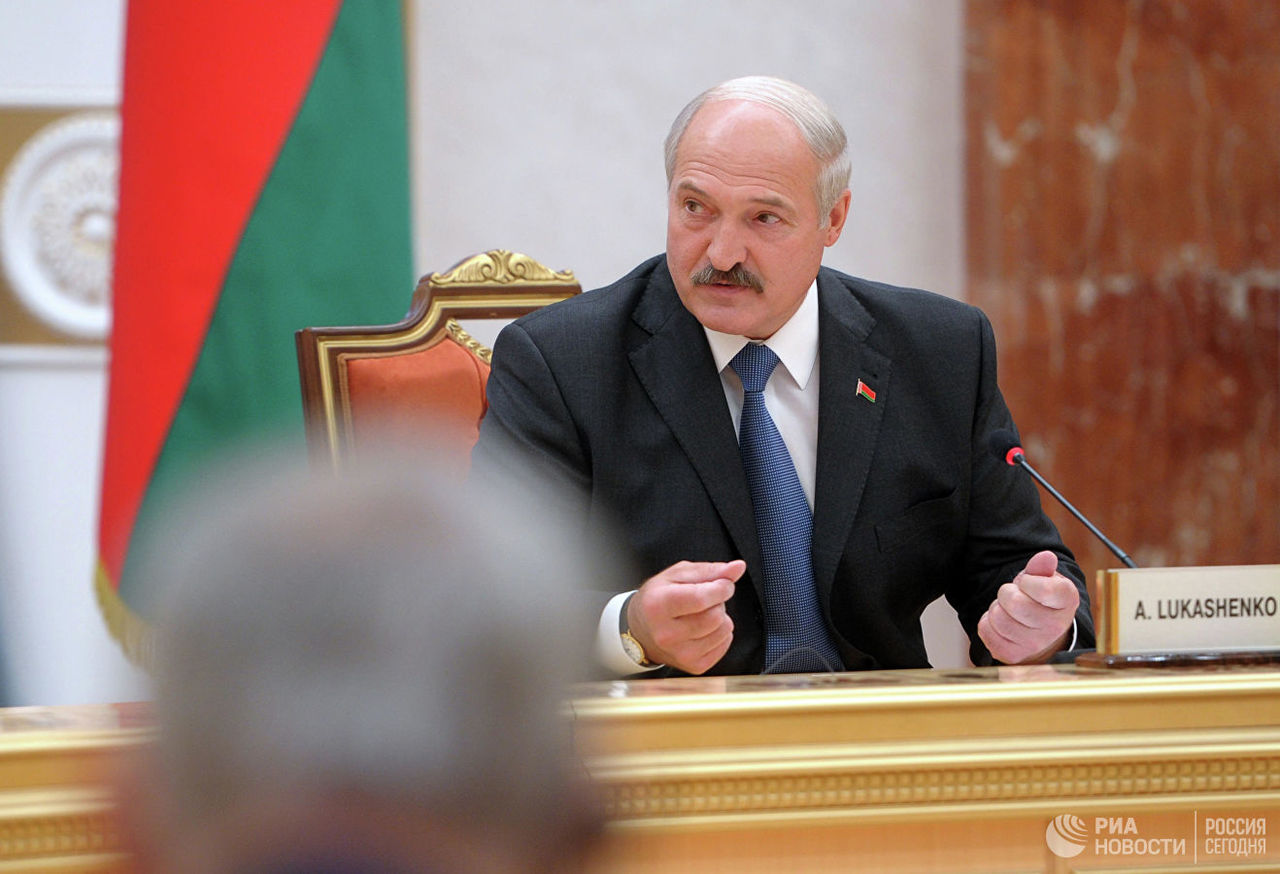 Лукашенко подписал закон о единовременной отсрочке от службы в армии.