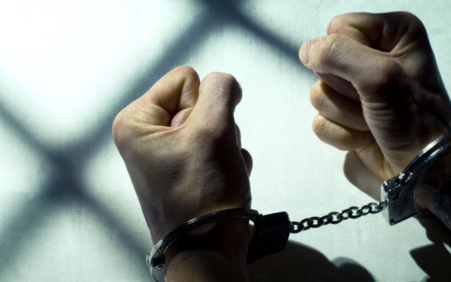 Bărbatul de 28 de ani care a ameninţat poliţia cu un pistol într-o cafenea de la Botanica a primit 20 de zile de arest.