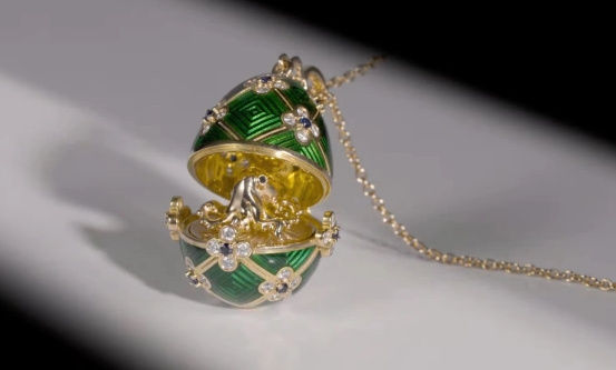 Un bărbat, reținut pentru furt după ce a înghițit un ou Faberge în Noua Zeelandă.