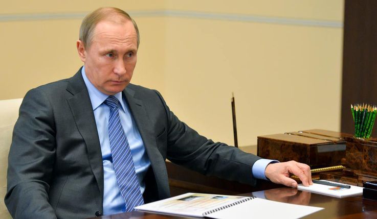 Vladimir Putin în pragul alegerilor mărește salariile rușilor cu 163 de euro