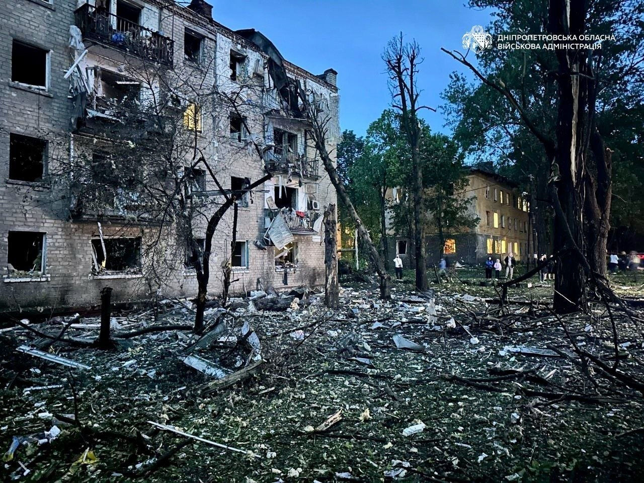 В Одессе и Днепре из-за воздушных атак повреждены жилые дома.