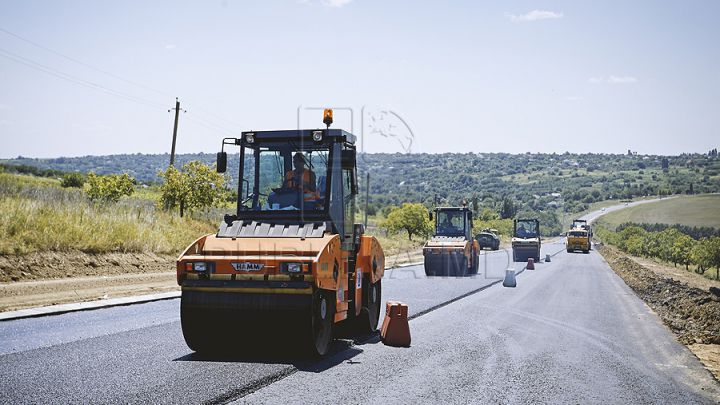 Banca Mondială a anunţat că este dispusă să ofere în acest an alte 55 milioane de dolari pentru reconstrucţia drumurilor locale.