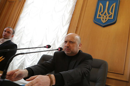 Турчинов также созвал на 11.00 (13.00 мск) экстренное заседание Совета национальной безопасности и обороны Украины из-за последних событий на полуострове. Фото: Александр Яловой / Коммерсантъ