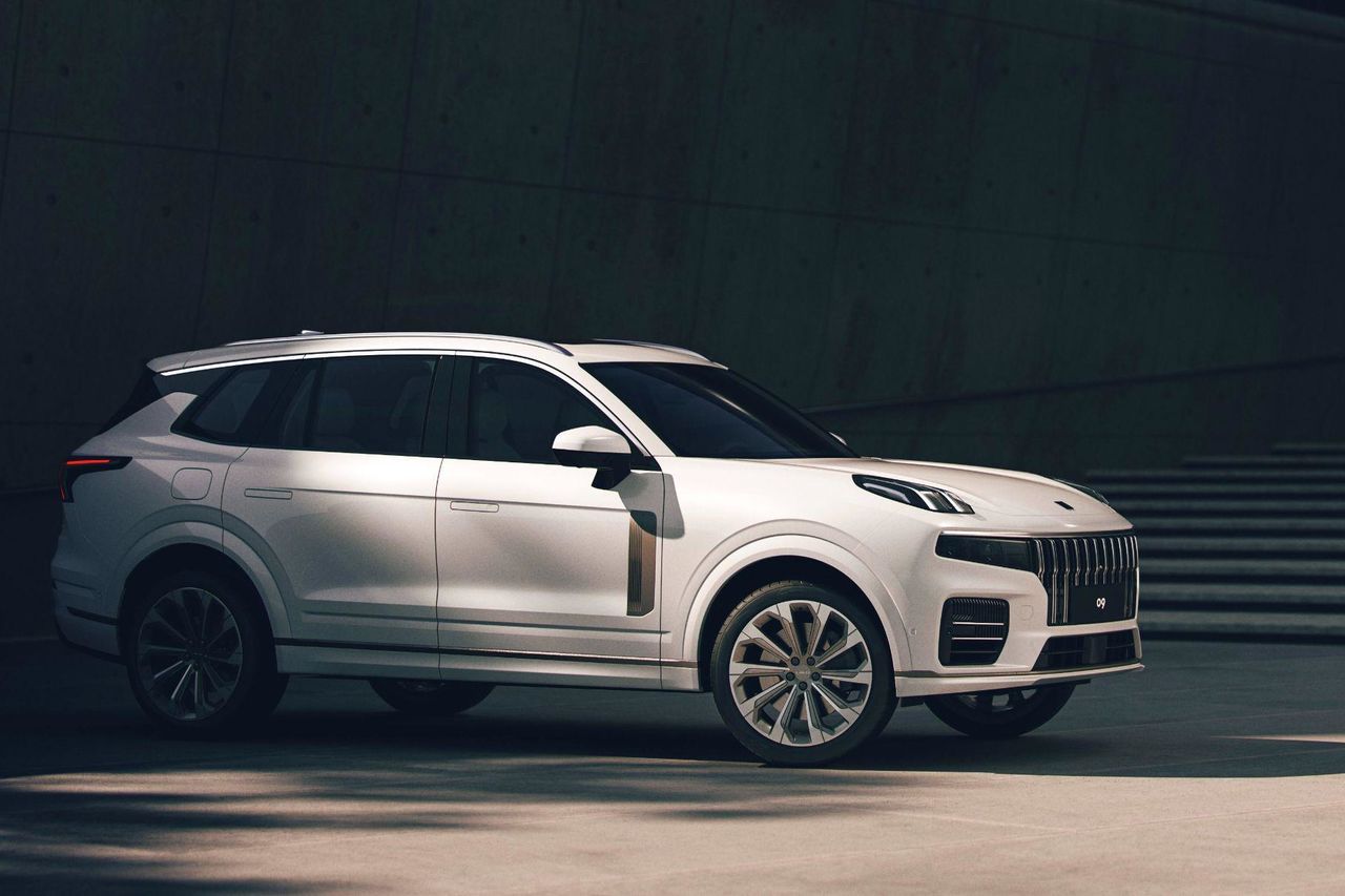 Представлен большой китайский кроссовер на базе Volvo XC90.